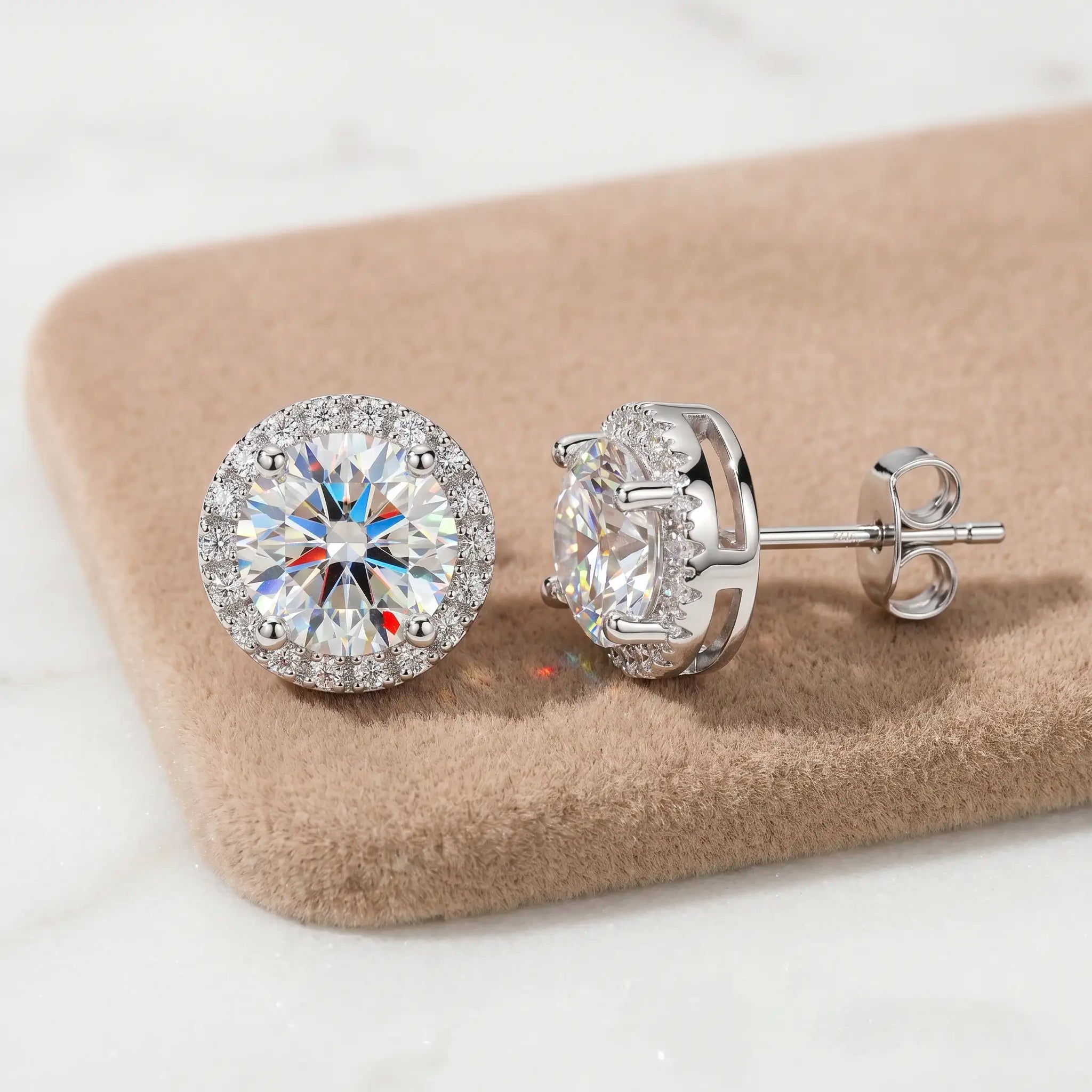 csandiva™ VVS1 Moissanite Halo Studs - Zero Droop Comfort & 100% Waterproof Brilliance | Claim 90% OFF Today🔥